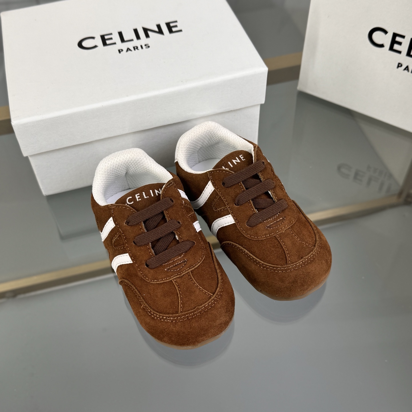 Children's shoes child